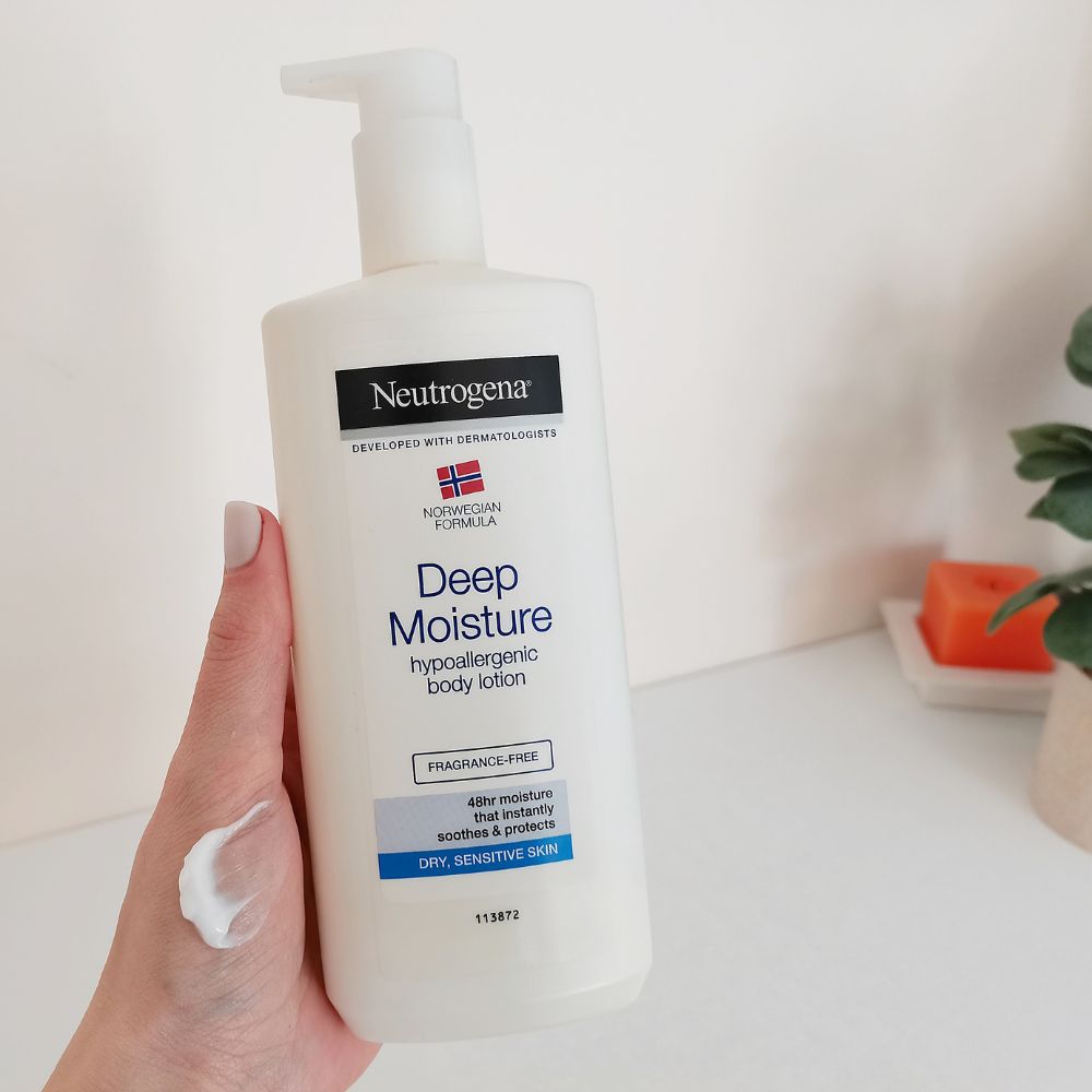 Neutrogena Deep Moisture Hypoallergenic Body Lotion product showcase